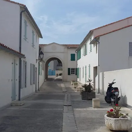 Studio Charmant Avec Terrasse Et Acces Plage A Martin De Re - Fr-1-544-18 Saint-Martin-de-Re